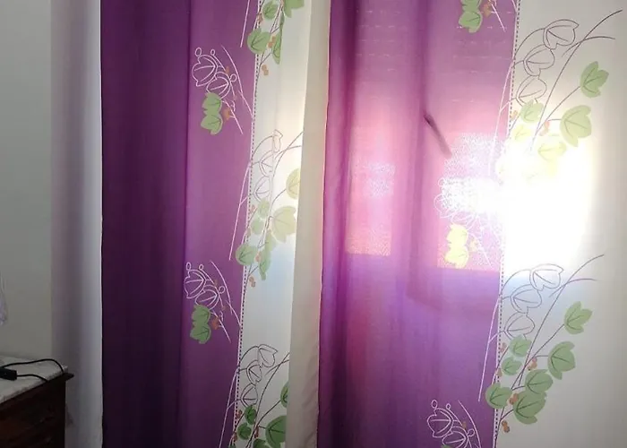 Con Vistas Preciosas En Piso Compartido * Estepona