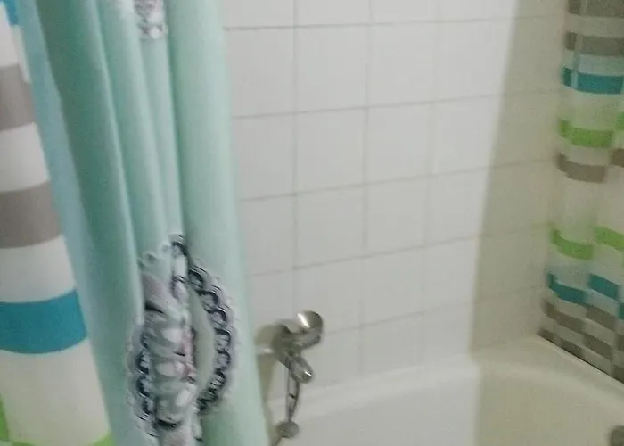 Con Vistas Preciosas En Piso Compartido Проживання в сім'ї